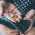 Banken gewähren wegen der schlechten Bonität gewöhnlich keinen Autokredit trotz Privatinsolvenz.