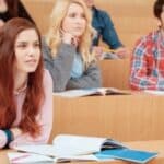 BAföG-Schulden: Nach dem Studium sind viele Menschen verschuldet.