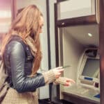 Bankkonto gesperrt: Eine Bank sperrt ein Konto zum Beispiel bei ungewöhnlichen Kontoaktivitäten.