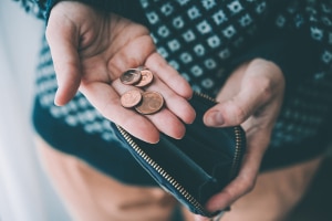 Finanzamt sperrt Konto: Hat das Finanzamt Ihr Konto gesperrt, sollten Sie dieses dringend kontaktieren.