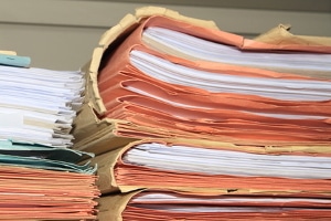 Es gibt Informationen, die den SCHUFA-Score nicht beeinflussen, andere Faktoren dagegen wirken sich negativ auf diesen aus.