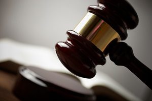 Laut Insolvenzrecht müssen Firmen im Falle der Überschuldung einen Insolvenzantrag stellen.