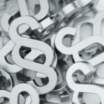 Zu den Insolvenzstraftaten gehören laut StGB unter anderem Bankrottdelikte und die Gläubigerbegünstigung.