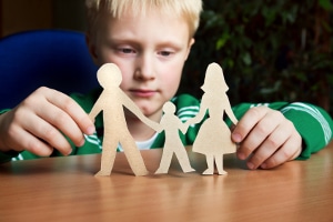 Der Bundestag berät über einen Antrag der Grünen-Fraktion zur Kindergrundsicherung.