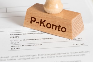 Eine Kontopfändung trotz P-Konto ist möglich. Allerdings wird nur Guthaben gepfändet, das den geschützten Freibetrag übersteigt.