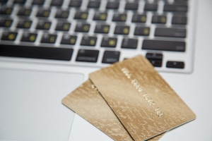 Ein Online-Kreditvergleich ist zunächst ohne SCHUFA möglich. Doch spätestens bei einer konkreten Konditionsanfrage wird die Bank Ihre Bonität prüfen.