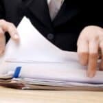 Lohnpfändung: Der Arbeitgeber bezahlt mit Ihrem Lohn die Gläubiger.