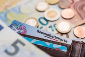 Der Notlagentarif der PKV sichert Personen ab, die im Zalungsverzug sind.