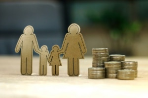 Privatinsolvenz: Wieviel darf der Ehepartner verdienen? Das spielt für das Verfahren keine Rolle.