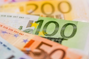 Regelbedarf laut SGB II: Unsere Tabelle zeigt, wie viel Geld Sie bekommen.