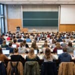 Schuldenfallen für junge Erwachsene: Mit dem Unistart gehen häufig finanzielle Verpflichtungen einher.