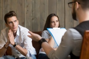 Bei der Schuldnerberatung in Aachen wird die individuelle Situation des Schuldners im Beratungsgespräch analysiert.