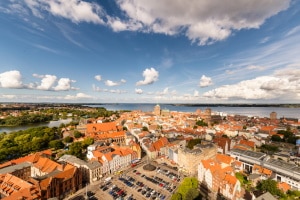 Bei einer Schuldnerberatung in Stralsund können sich überschuldete Bürger Hilfe holen.