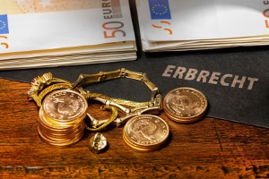 Inwieweit muss der erbende Staat für Erbschulden aufkommen?