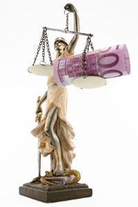 Die Vergütung vom Treuhänder im privaten Insolvenzverfahren richtet sich nach den §§ 14-16 InsVV.