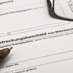 Ohne einen Vollstreckungstitel wie z. B. einen Vollstreckungsbescheid ist eine Pfändung nicht zulässig.