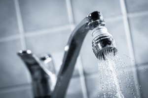 Der Wasserverbrauch pro Person liegt laut dem Statistischen Bundesamt im Schnitt bei 128 Liter pro Tag.