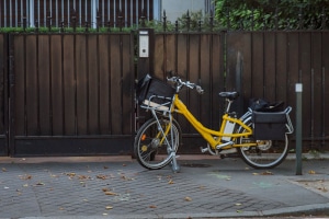 Wer darf gelbe Briefe zustellen?